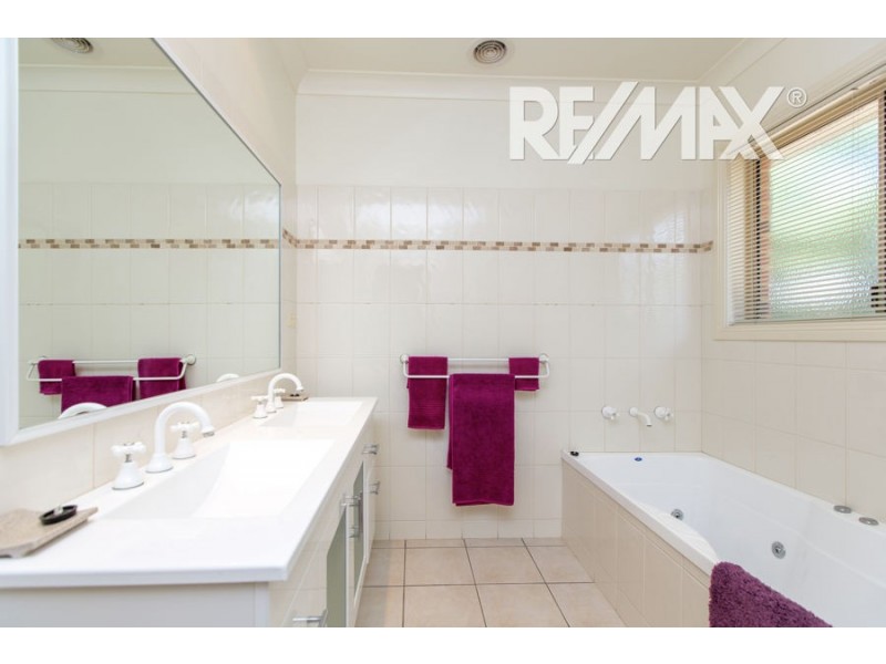 9 Bogong Crescent, Tatton NSW 2650