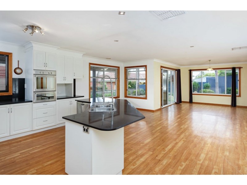 42 Simkin Crecsent, Kooringal NSW 2650