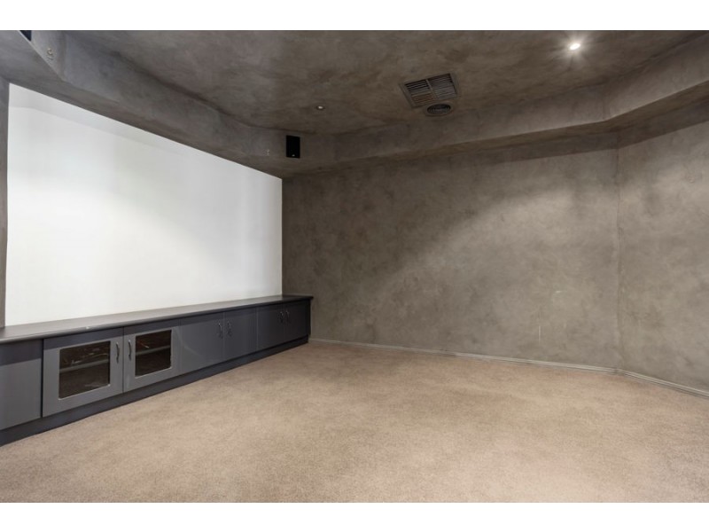 42 Simkin Crecsent, Kooringal NSW 2650