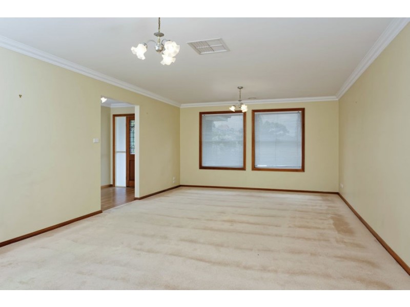 42 Simkin Crecsent, Kooringal NSW 2650