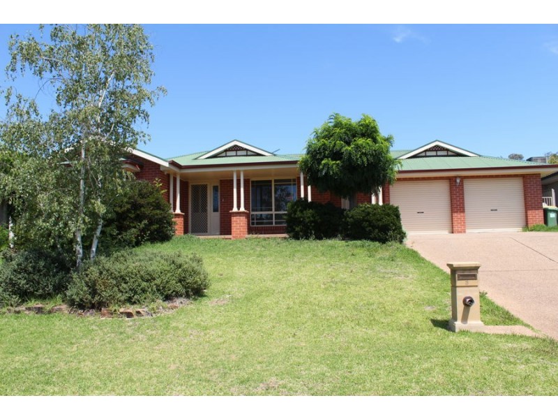 3 Nathan Place, Kooringal NSW 2650