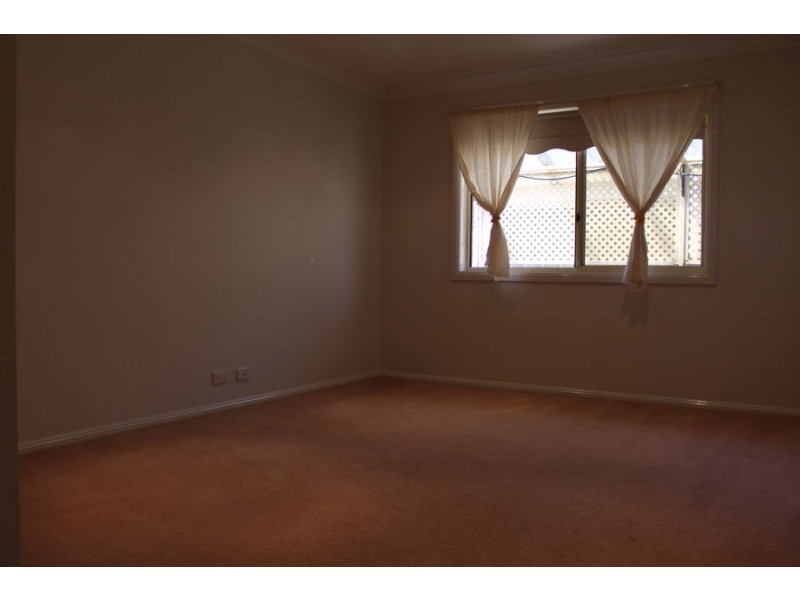 3 Nathan Place, Kooringal NSW 2650