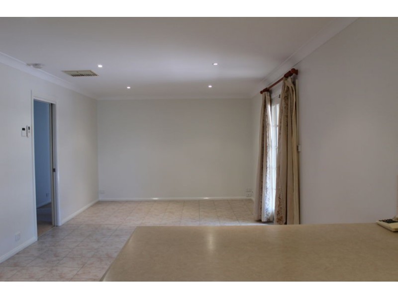 3 Nathan Place, Kooringal NSW 2650