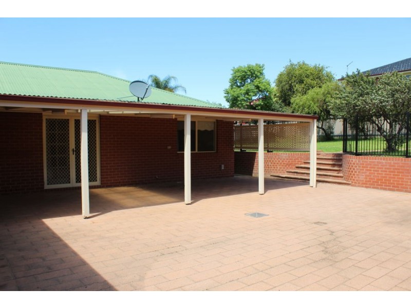 3 Nathan Place, Kooringal NSW 2650