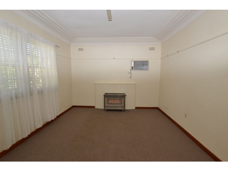 96 Macleay Street, Turvey Park NSW 2650