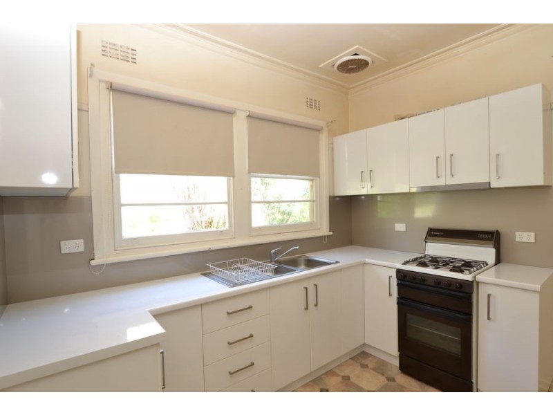96 Macleay Street, Turvey Park NSW 2650