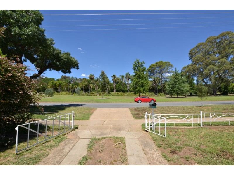 96 Macleay Street, Turvey Park NSW 2650