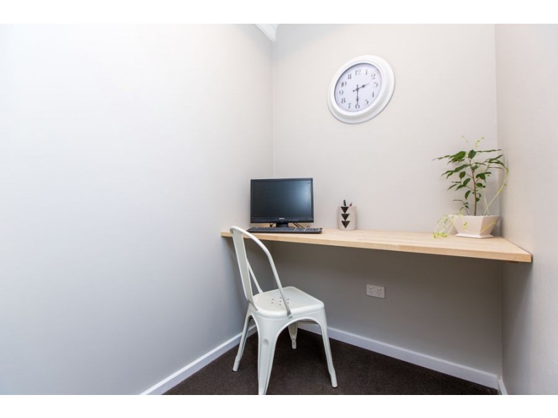 9 Cooinbil Crescent, Kooringal NSW 2650