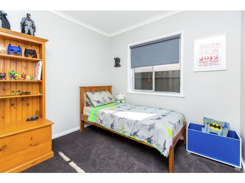 9 Cooinbil Crescent, Kooringal NSW 2650