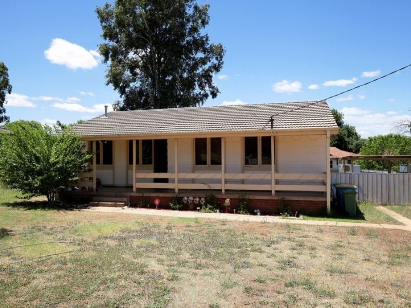 24 Ziegler Avenue, Kooringal NSW 2650