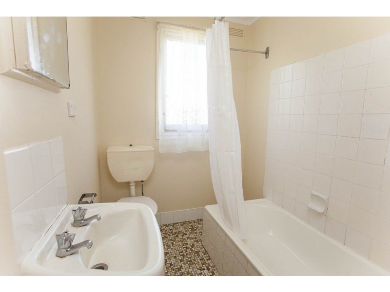 24 Ziegler Avenue, Kooringal NSW 2650
