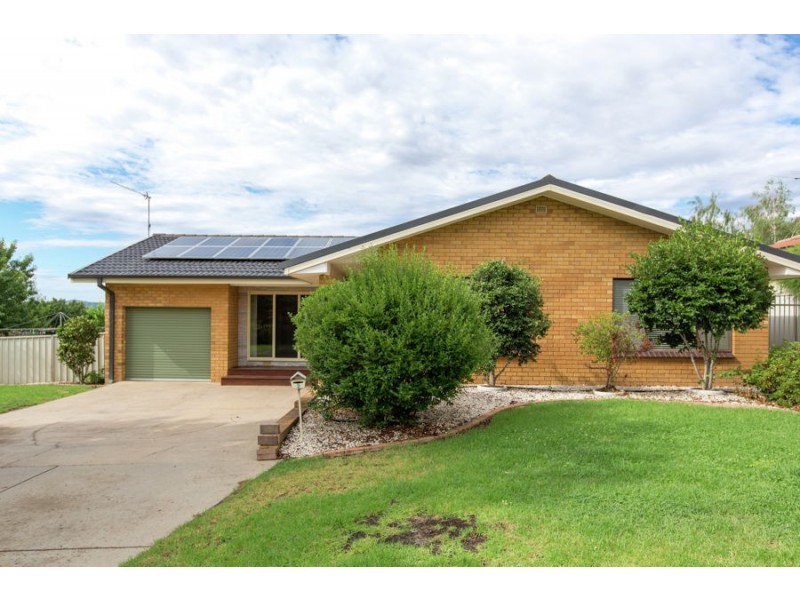2 Atherton Crescent, Tatton NSW 2650