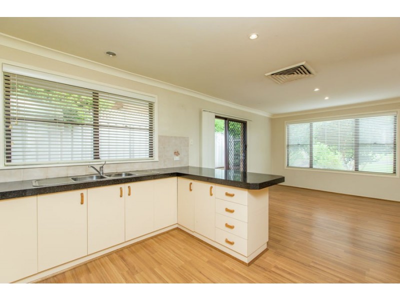 2 Atherton Crescent, Tatton NSW 2650