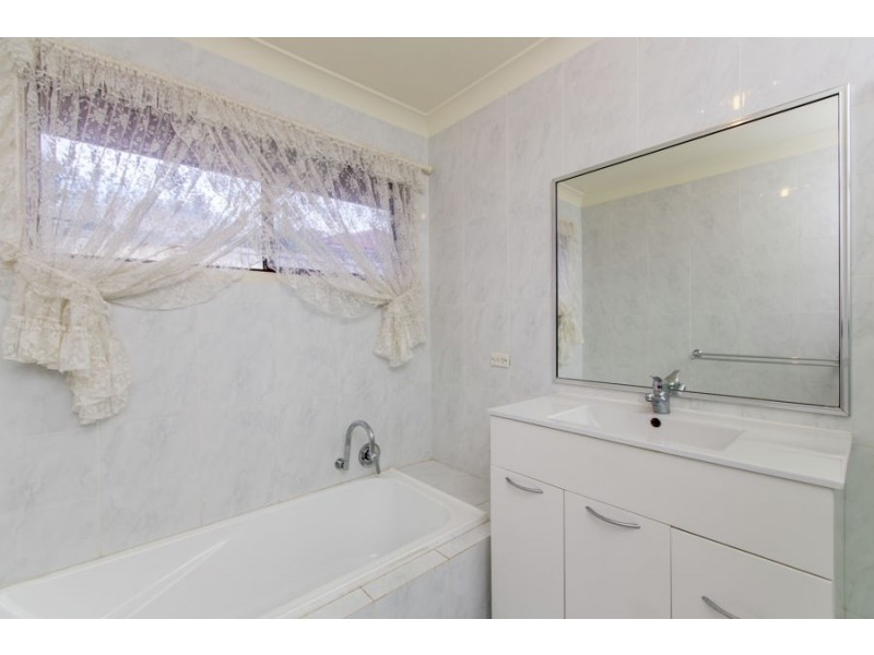 2 Atherton Crescent, Tatton NSW 2650