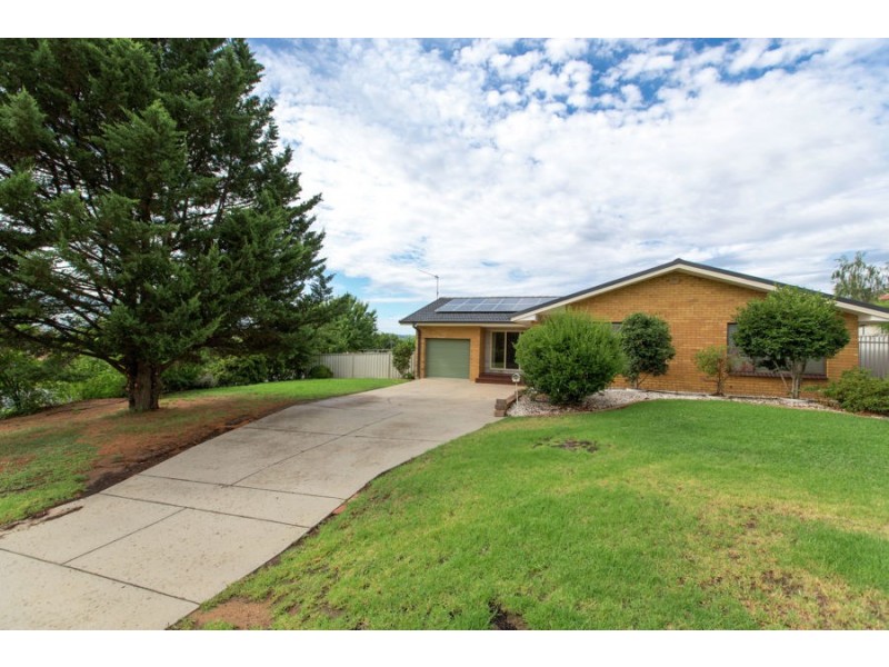 2 Atherton Crescent, Tatton NSW 2650