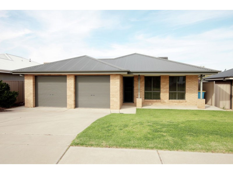 14 Bindari Avenue, Glenfield Park NSW 2650