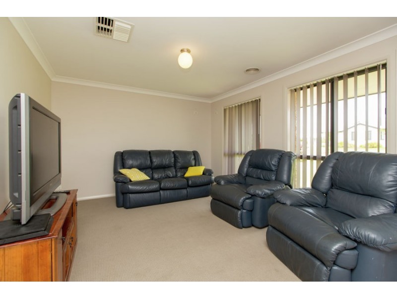 14 Bindari Avenue, Glenfield Park NSW 2650