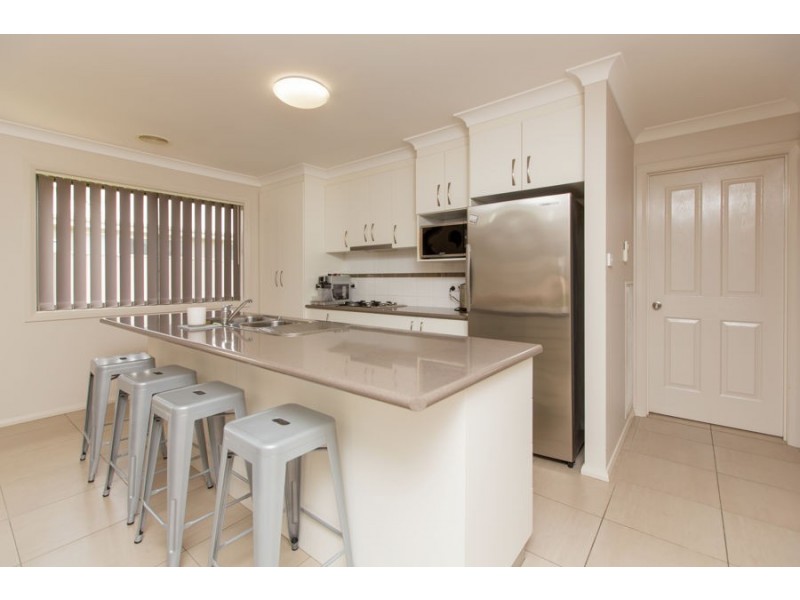 14 Bindari Avenue, Glenfield Park NSW 2650