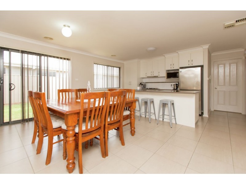 14 Bindari Avenue, Glenfield Park NSW 2650