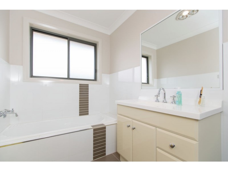 14 Bindari Avenue, Glenfield Park NSW 2650