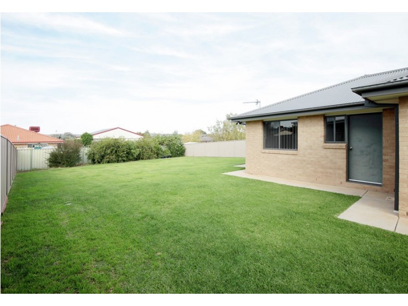 14 Bindari Avenue, Glenfield Park NSW 2650