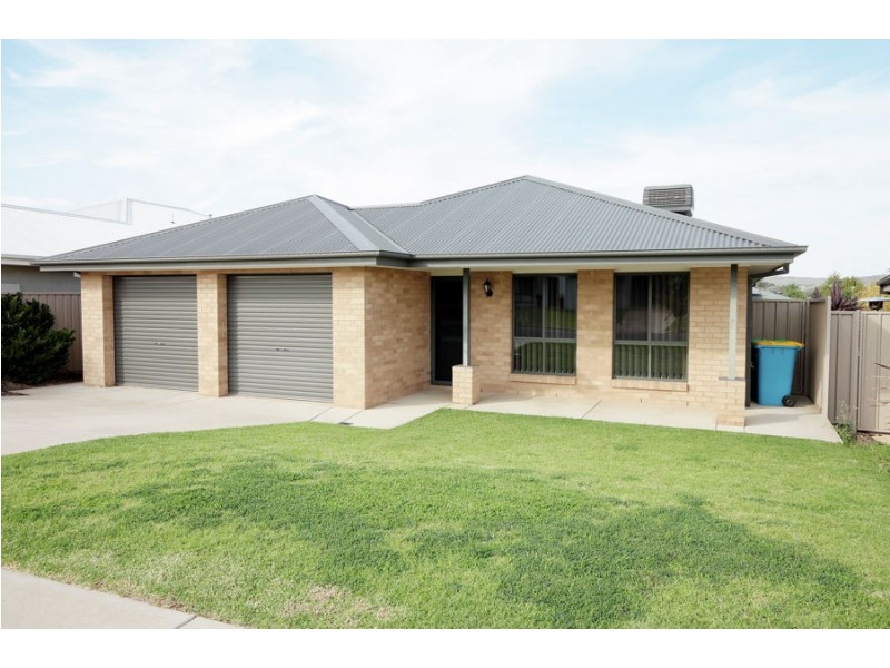 14 Bindari Avenue, Glenfield Park NSW 2650