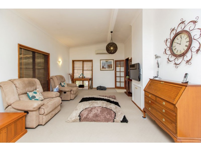 20 Cooinbil Crescent, Kooringal NSW 2650