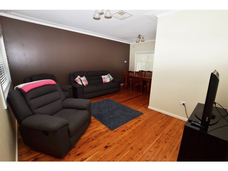 48 Ceduna Street, Mount Austin NSW 2650