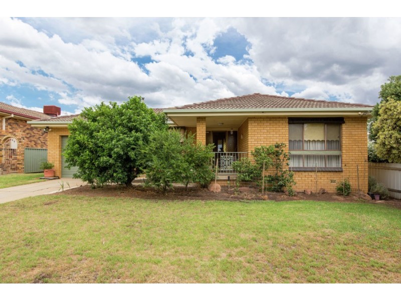 22 Temerloh Avenue, Tolland NSW 2650