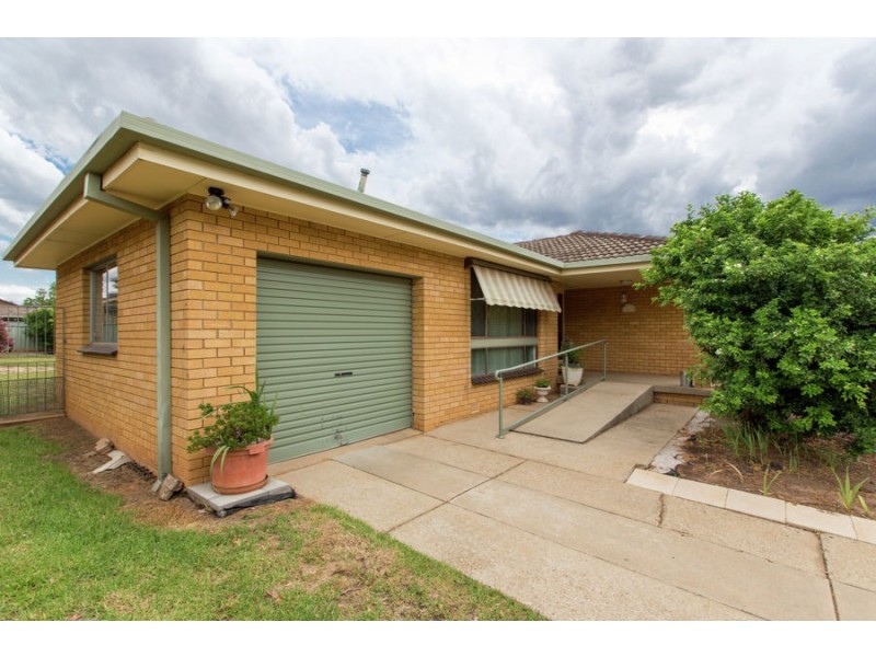 22 Temerloh Avenue, Tolland NSW 2650