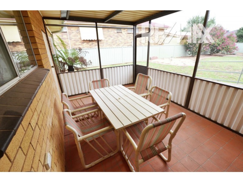 22 Temerloh Avenue, Tolland NSW 2650