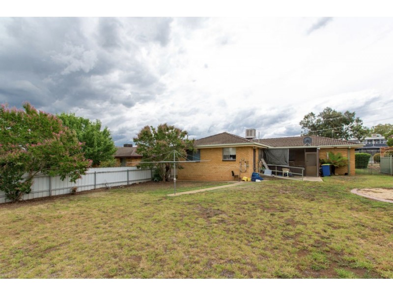 22 Temerloh Avenue, Tolland NSW 2650