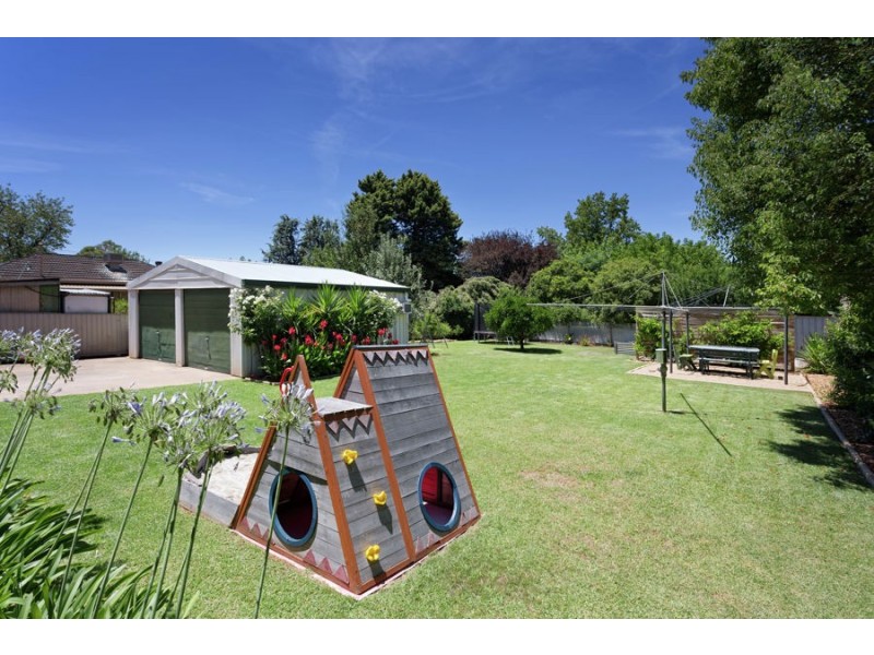 125 Grove Street, Kooringal NSW 2650