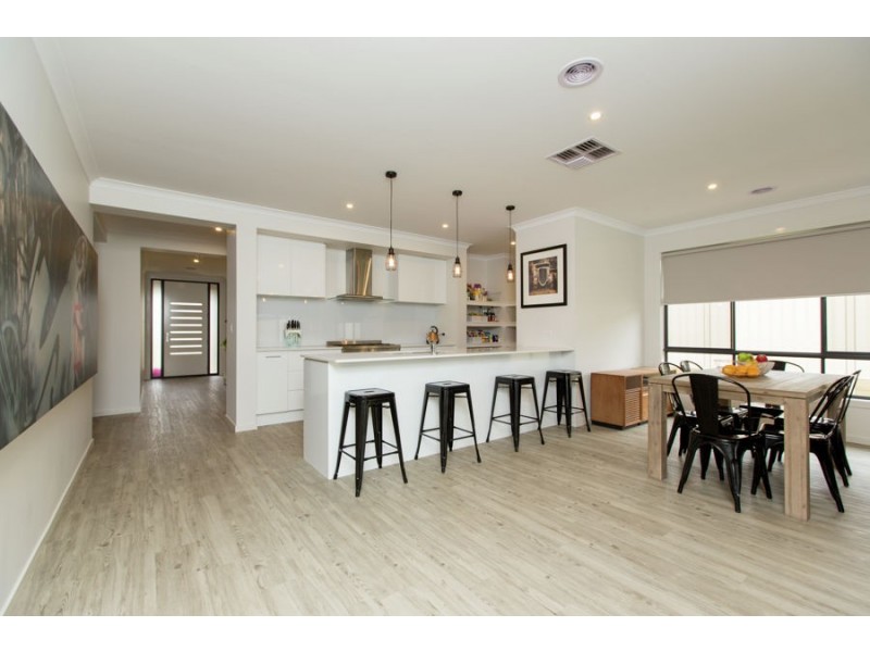 4 Cunjegong Loop, Gobbagombalin NSW 2650