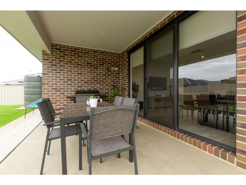 4 Cunjegong Loop, Gobbagombalin NSW 2650