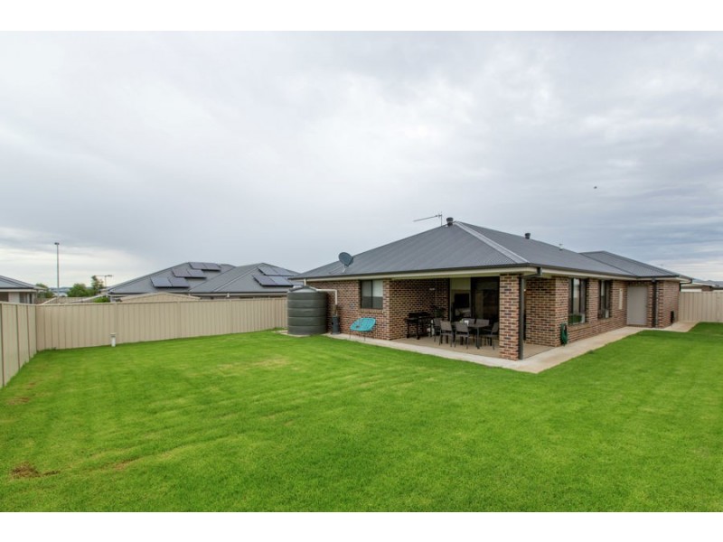 4 Cunjegong Loop, Gobbagombalin NSW 2650
