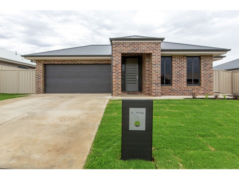 4 Cunjegong Loop, Gobbagombalin NSW 2650