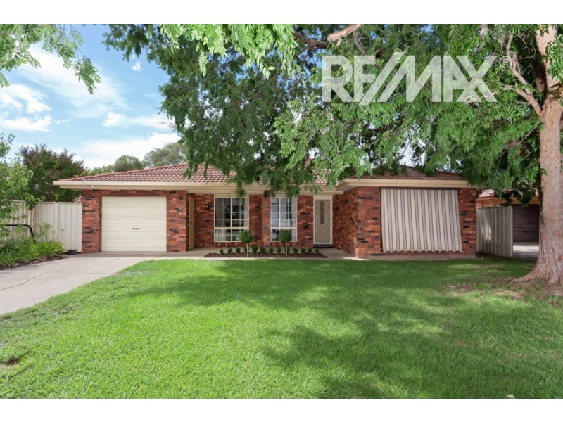 29 Grevillea Crescent, Lake Albert NSW 2650