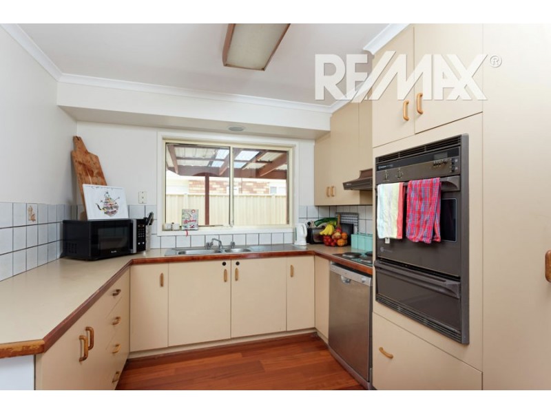 29 Grevillea Crescent, Lake Albert NSW 2650