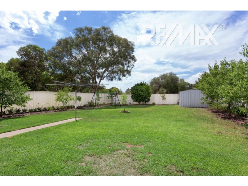 29 Grevillea Crescent, Lake Albert NSW 2650