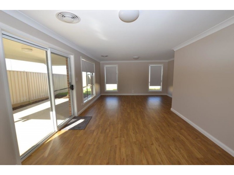 5 Muttama Parade, Gobbagombalin NSW 2650