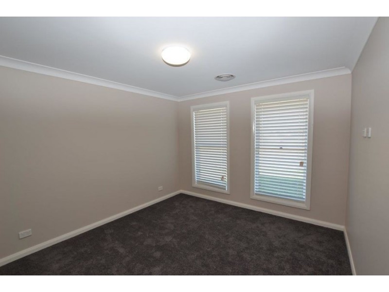 5 Muttama Parade, Gobbagombalin NSW 2650