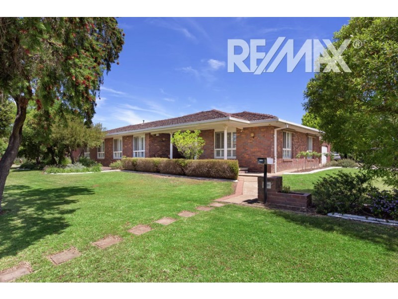 2 Balmoral Crescent, Lake Albert NSW 2650
