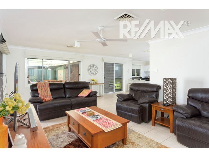 2 Balmoral Crescent, Lake Albert NSW 2650