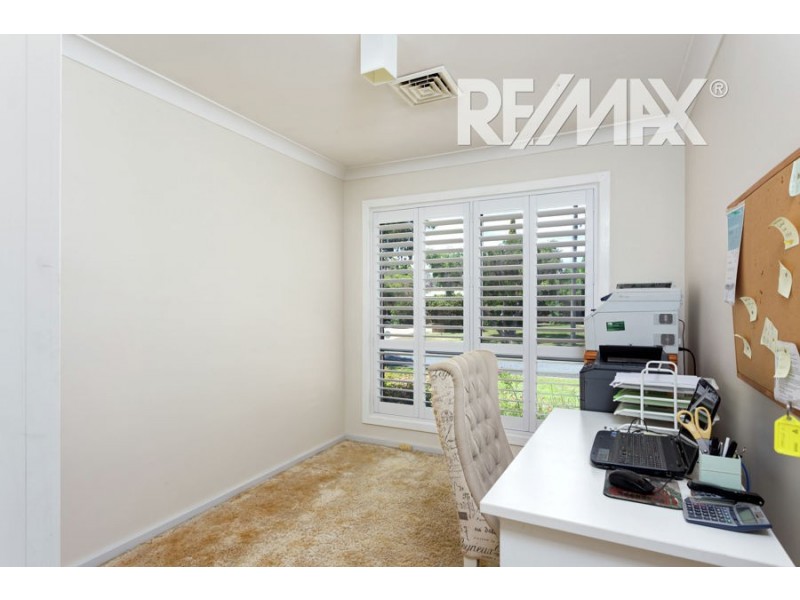 2 Balmoral Crescent, Lake Albert NSW 2650