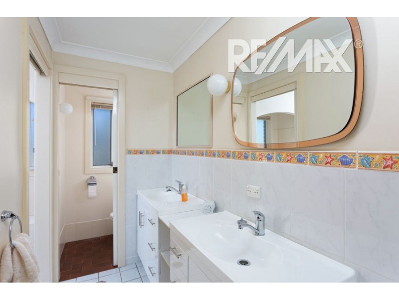 2 Balmoral Crescent, Lake Albert NSW 2650