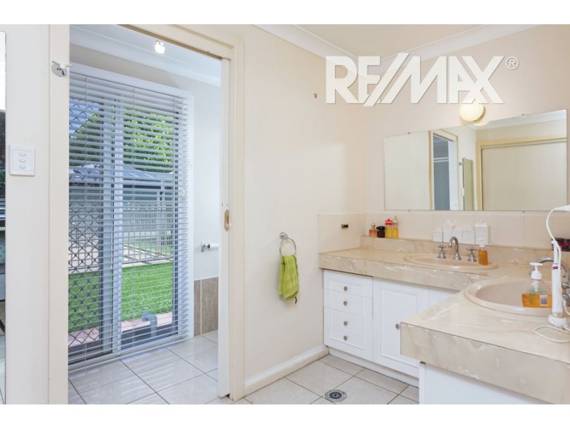 2 Balmoral Crescent, Lake Albert NSW 2650