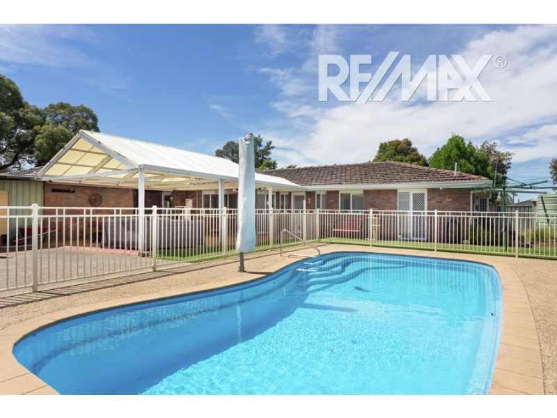 2 Balmoral Crescent, Lake Albert NSW 2650
