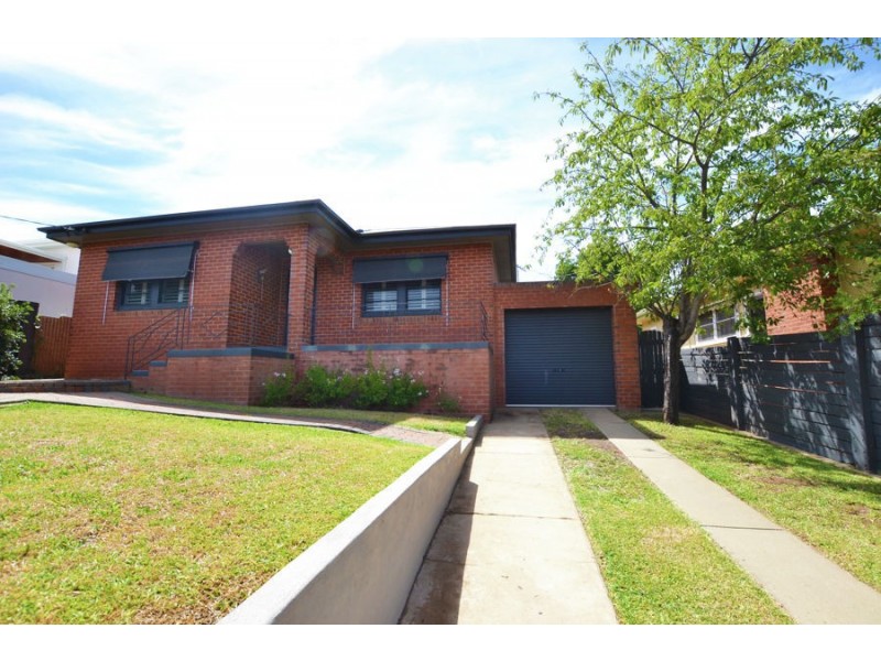 31 Mitchelmore Street, Turvey Park NSW 2650