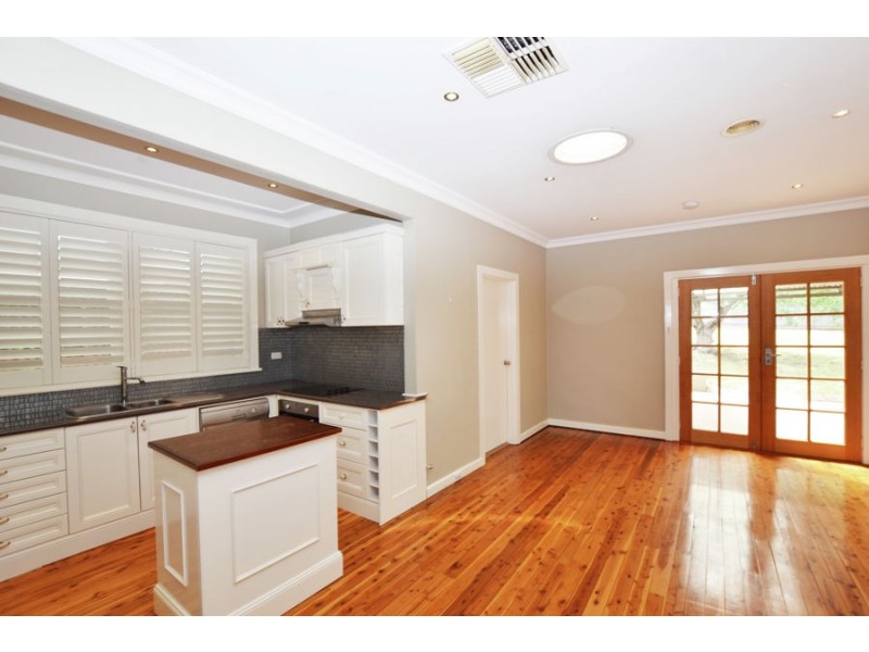 31 Mitchelmore Street, Turvey Park NSW 2650